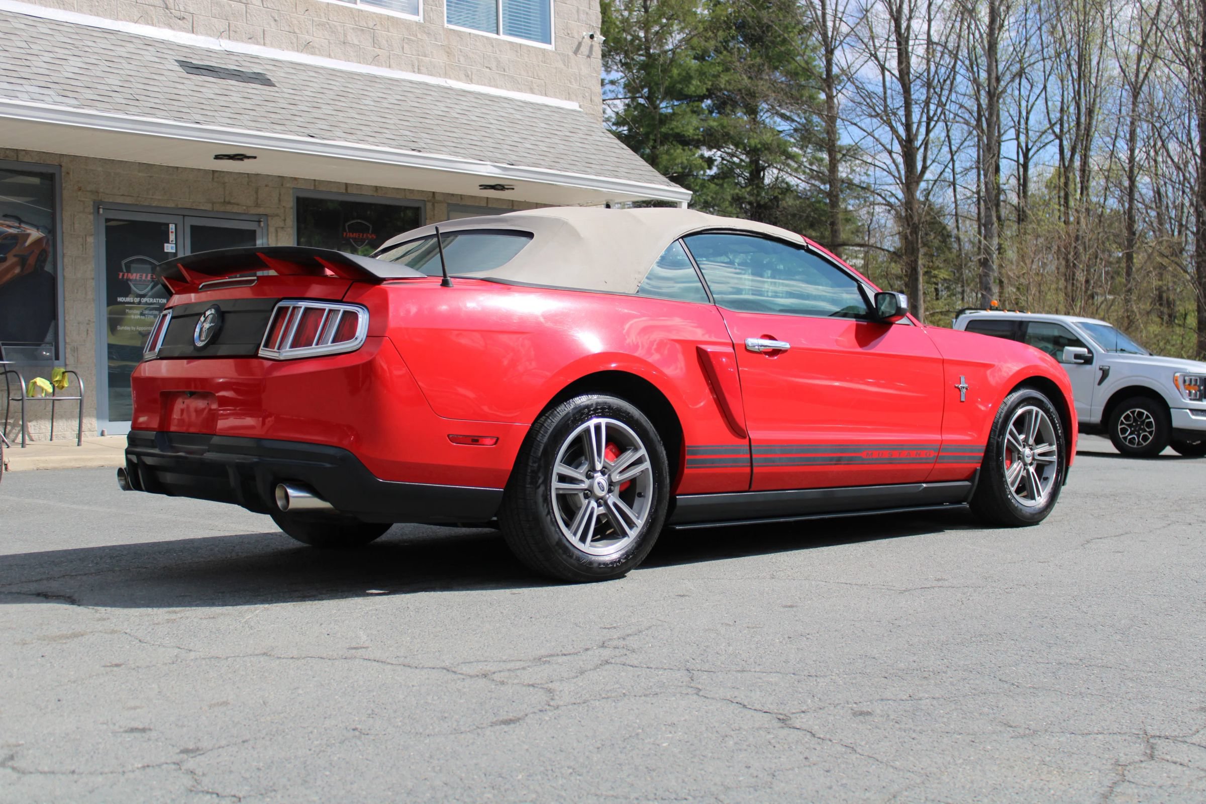Used 2010 Ford Mustang Convertible RWD image 7