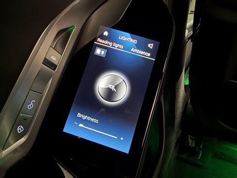 Used 2024 BMW 740i xDrive image 49