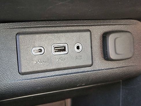 Certified 2022 Buick Encore GX Select w/ Sport Touring Package image 23