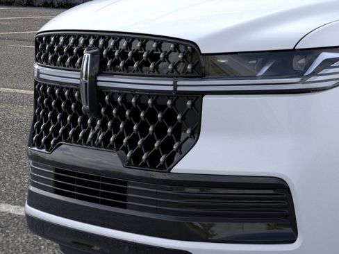 New 2026 Lincoln Navigator L Black Label AWD/4WD image 17