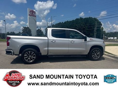 Used 2022 Chevrolet Silverado 1500 RST w/ Convenience Package II AWD/4WD image 2