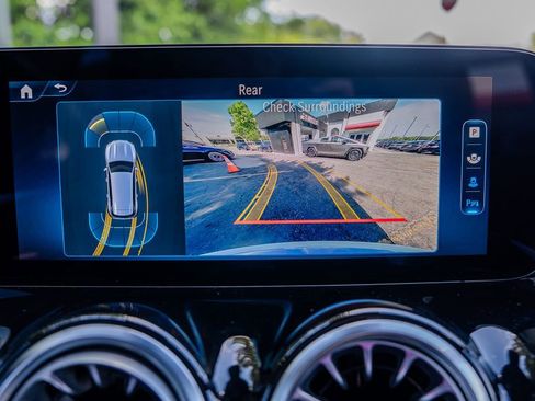 Used 2024 Mercedes-Benz GLB 250 image 12