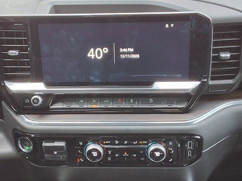 Used 2025 GMC Sierra 1500 SLT w/ SLT Convenience Package image 17