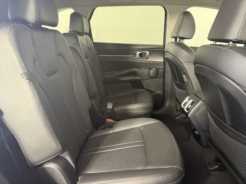 Used 2024 Kia Sorento EX AWD/4WD image 13