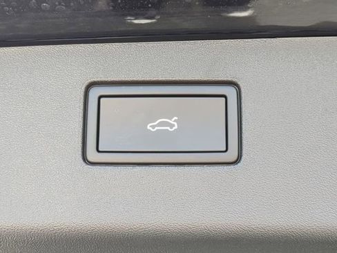 New 2026 Volkswagen Tiguan SE FWD image 10