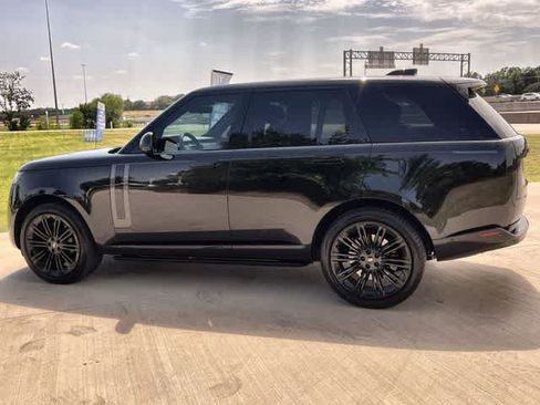 Used 2024 Land Rover Range Rover SE AWD/4WD image 4