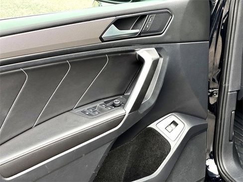 Certified 2024 Volkswagen Tiguan SE image 12