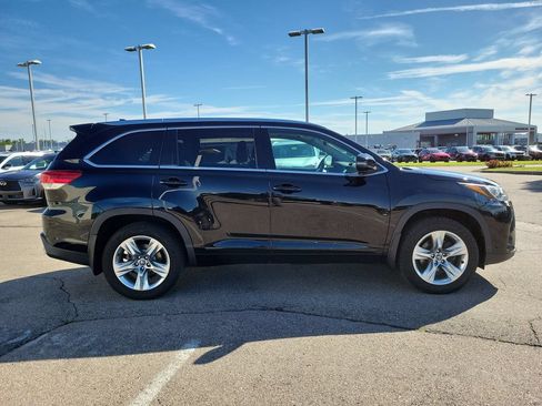 Used 2017 Toyota Highlander Limited AWD/4WD image 6