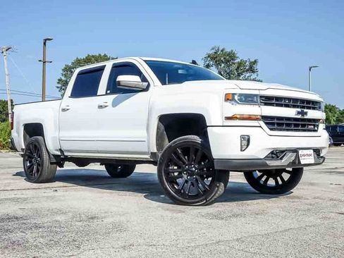 Used 2018 Chevrolet Silverado 1500 LT w/ All Star Edition AWD/4WD image 2
