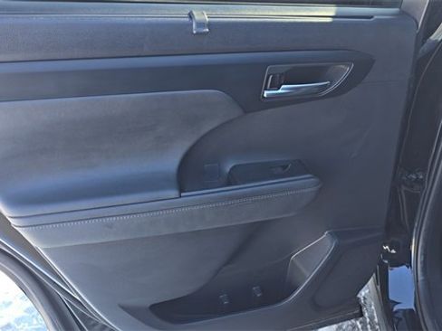 Used 2021 Toyota Highlander XSE image 16