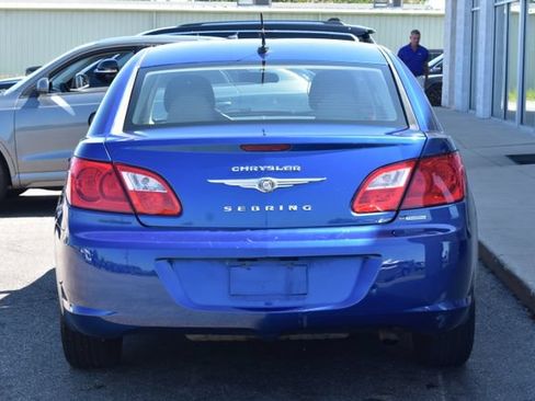 Used 2010 Chrysler Sebring Touring FWD image 7