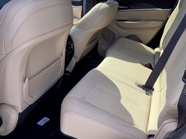 New 2027 Jeep Grand Cherokee Limited w/ Technology Group II RWD image 12