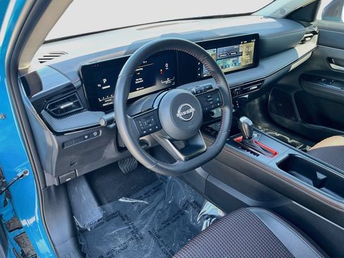 Used 2025 Nissan Kicks SR FWD image 16