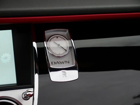 Used 2017 Rolls-Royce Dawn image 13