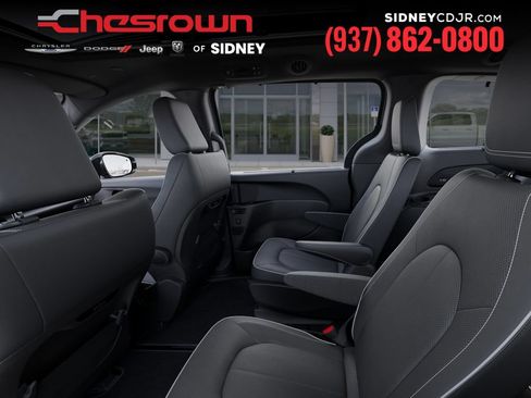 New 2026 Chrysler Pacifica Limited FWD image 23