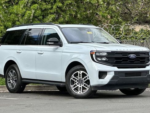 Certified 2025 Ford Expedition Active image 2