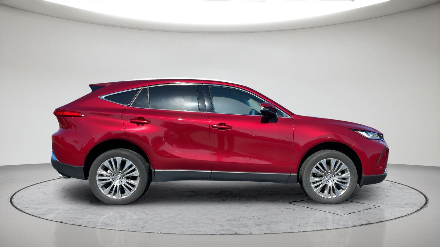 Certified 2024 Toyota Venza XLE AWD/4WD image 4