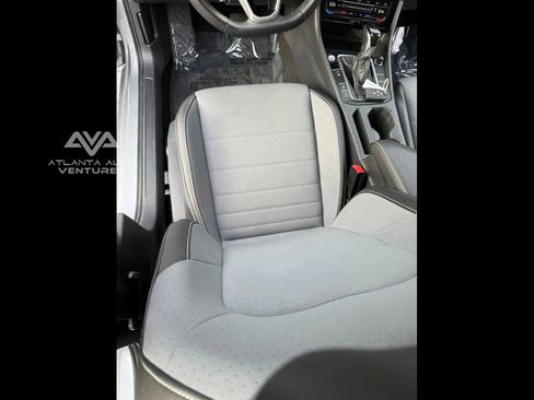 Used 2025 Volkswagen Jetta SE image 31