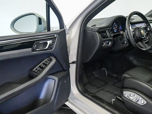 Used 2024 Porsche Macan AWD/4WD image 28