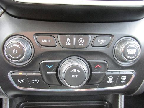 Used 2019 Jeep Cherokee Latitude image 29