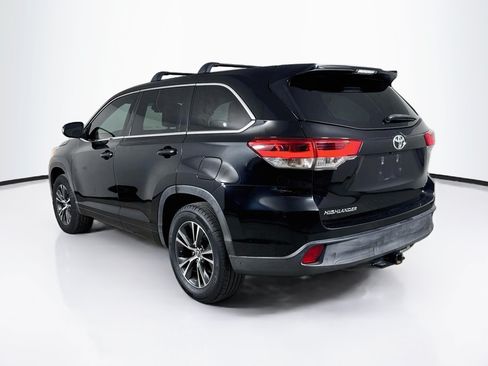 Used 2018 Toyota Highlander LE FWD image 29