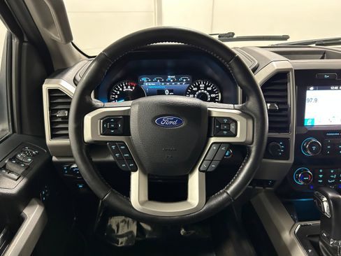Used 2019 Ford F150 Lariat image 13
