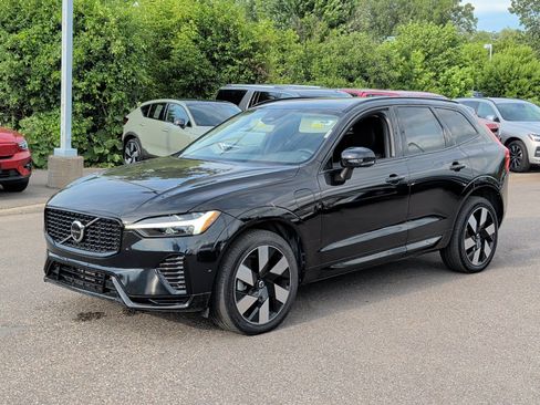 Used 2024 Volvo XC60 T8 Plus w/ Protection Package Premier AWD/4WD image 7