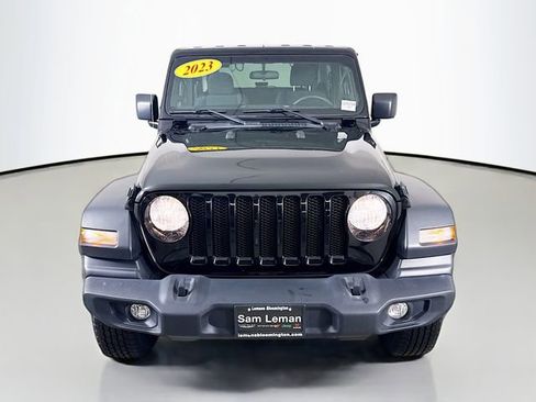Used 2023 Jeep Wrangler Sport S image 3