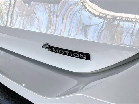 Used 2025 Volkswagen Tiguan SE image 33