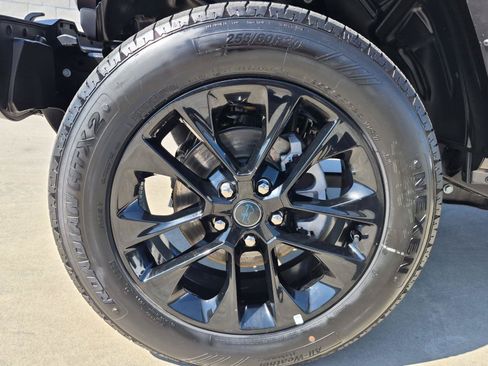 Certified 2025 Jeep Wrangler Unlimited Sahara w/ Safety Group AWD/4WD image 17