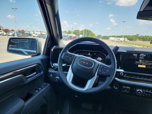 New 2026 GMC Sierra 1500 SLE image 9