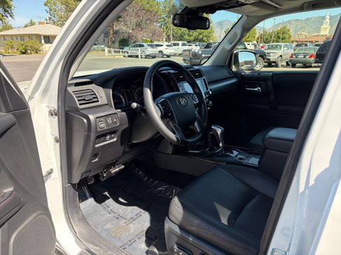 Used 2024 Toyota 4Runner TRD Off-Road Premium w/ Moonroof Package AWD/4WD image 10