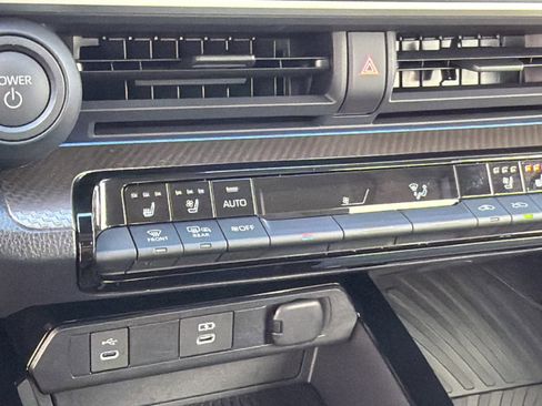 Used 2024 Toyota Prius Limited image 14