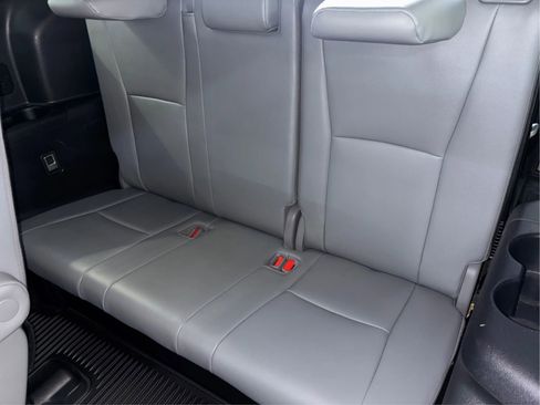 Used 2022 Toyota Highlander XLE image 44