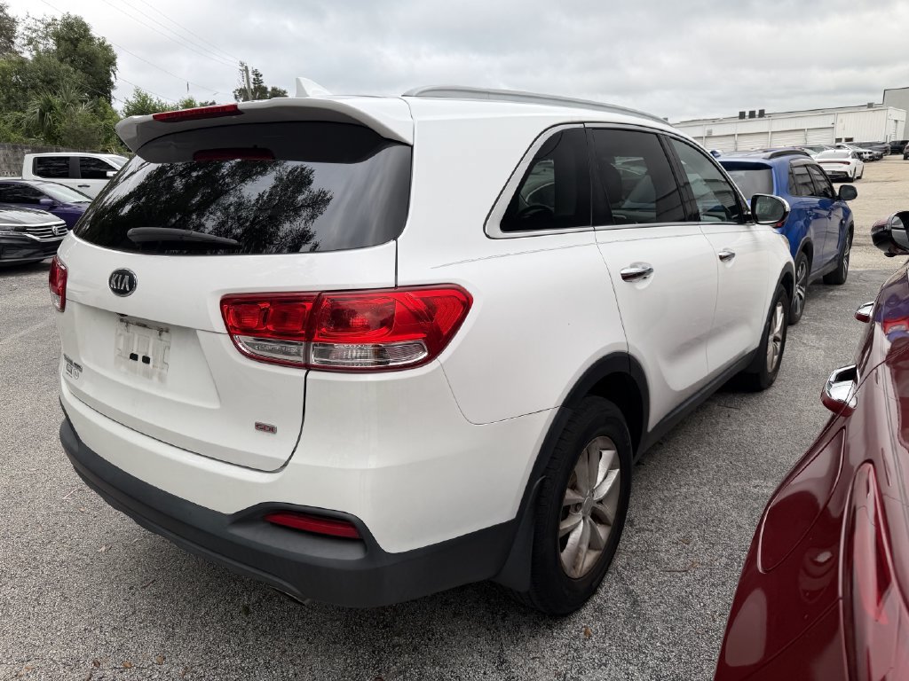 Used 2018 Kia Sorento FWD image 4