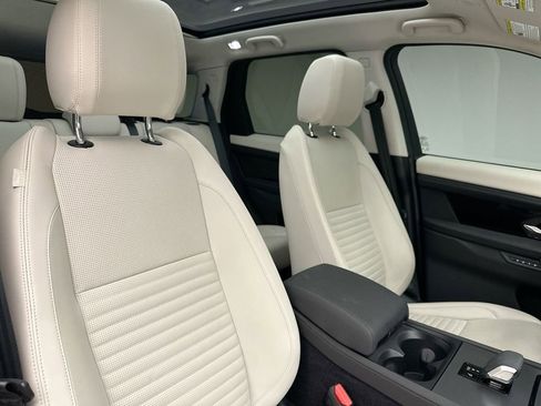 Used 2024 Land Rover Discovery Sport S image 6