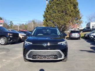 Certified 2025 Volkswagen Taos SE video 2