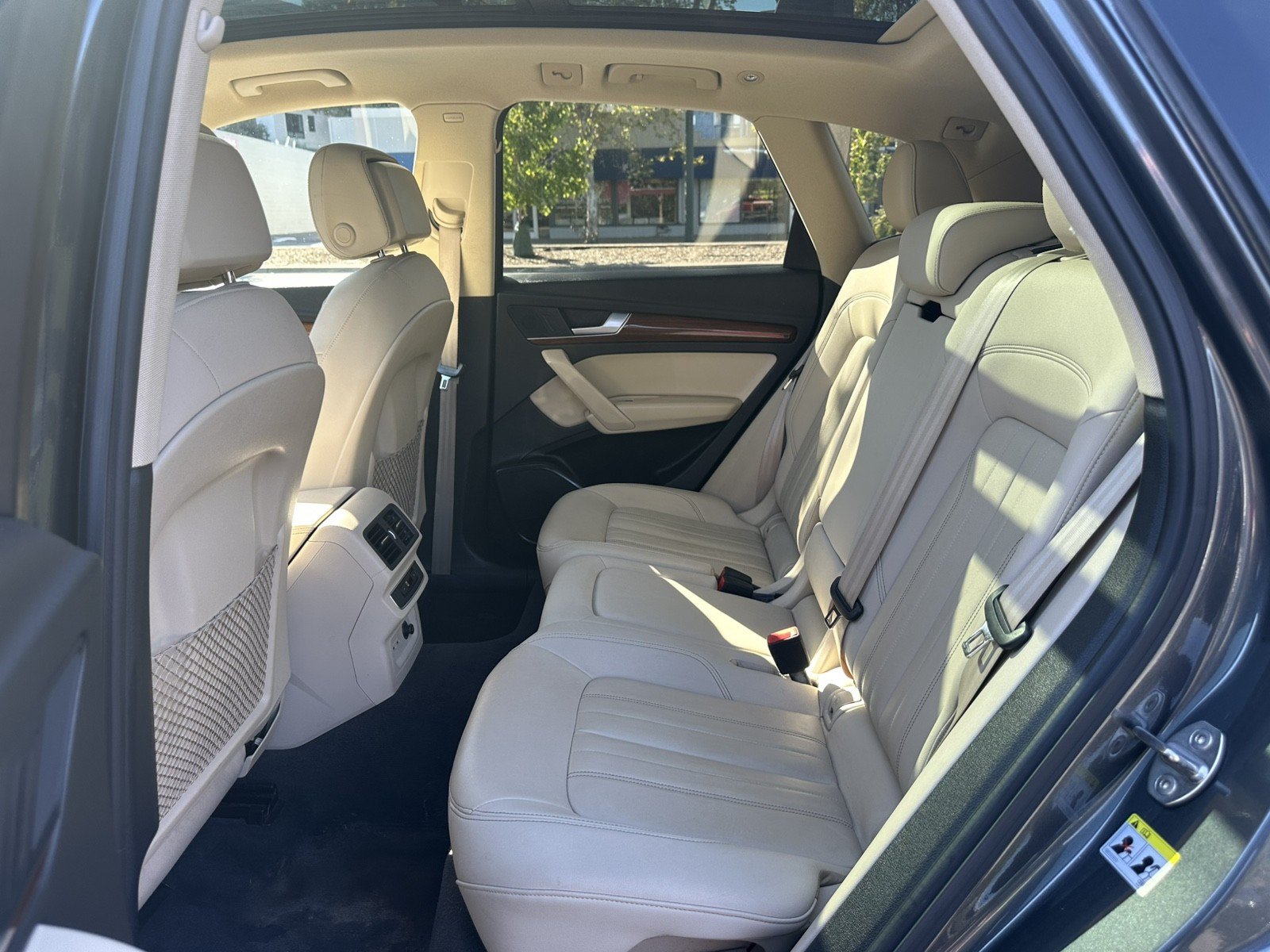 Used 2022 Audi Q5 2.0T Premium w/ Convenience Package AWD/4WD image 23