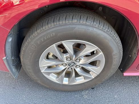 Used 2021 Toyota Sienna XLE image 21