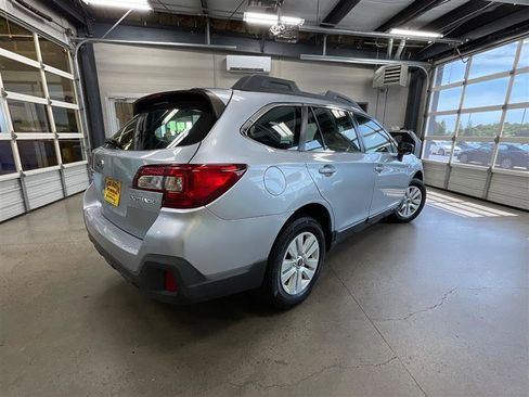Used 2019 Subaru Outback 2.5i AWD/4WD image 5
