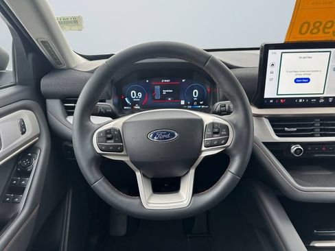 Used 2025 Ford Explorer Active w/ Active Comfort Package AWD/4WD image 12