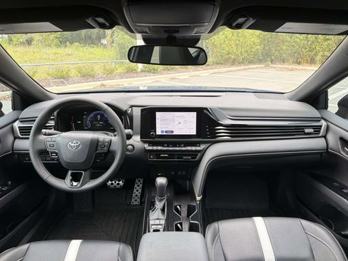 Used 2026 Toyota Camry SE FWD image 11
