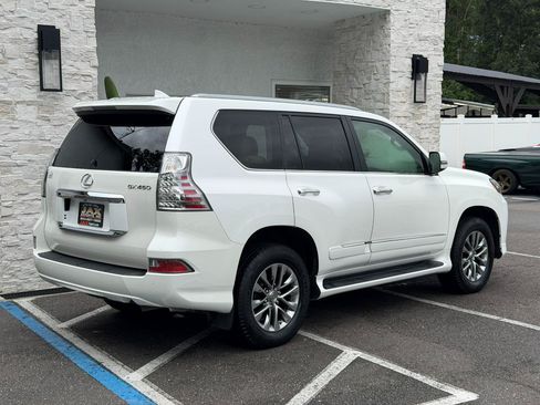 Used 2017 Lexus GX 460 Luxury w/ Preferred Accessory Package AWD/4WD image 17