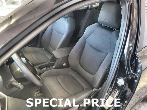 Used 2024 Toyota Corolla Cross LE image 11