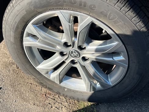 Used 2022 Toyota Sienna XSE w/ XSE Plus Package AWD/4WD image 17