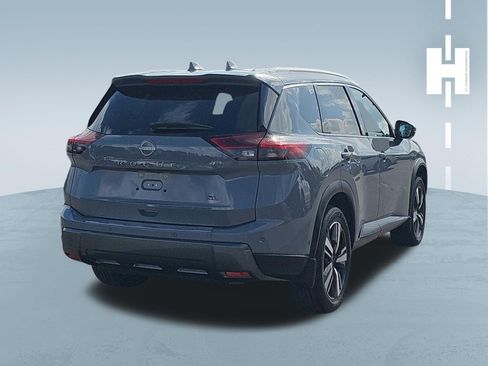 Used 2025 Nissan Rogue SL w/ Tech Package FWD image 4