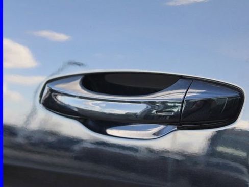 Used 2023 Volkswagen Atlas Cross Sport SE image 16