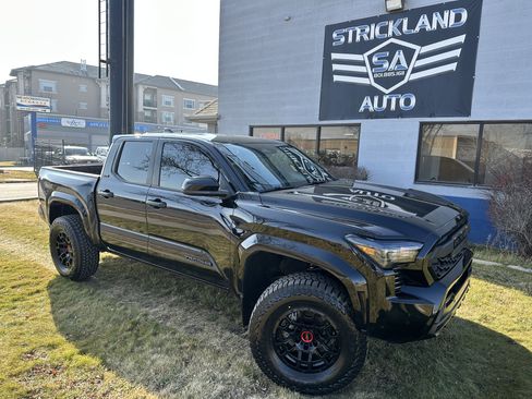 Used 2024 Toyota Tacoma SR5 image 2