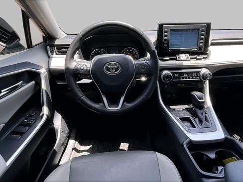 Used 2021 Toyota RAV4 XLE Premium FWD image 6