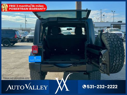 Used 2018 Jeep Wrangler Unlimited Sahara w/ Connectivity Group image 37